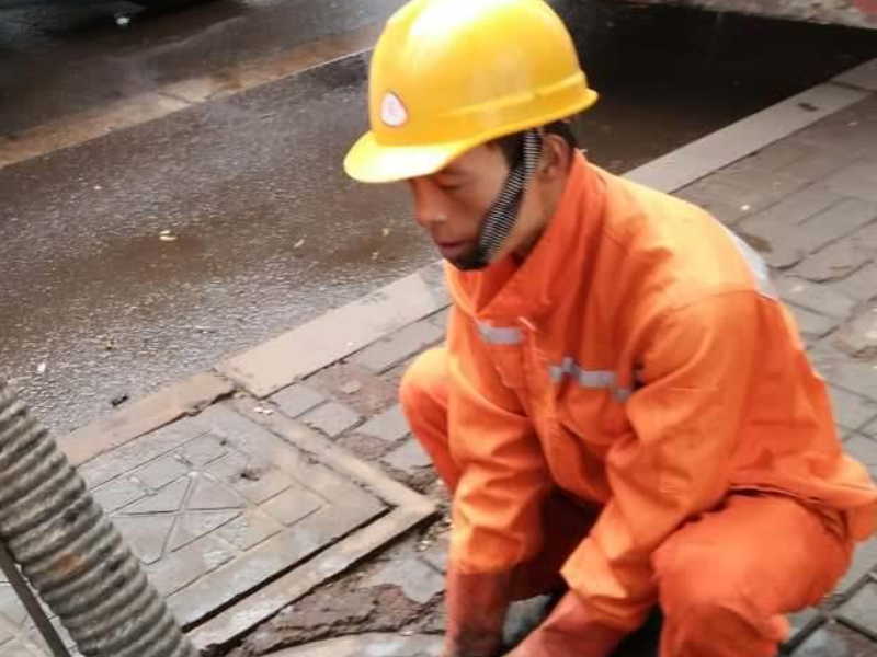 松江共青路化粪池清理专车抽粪吸粪高压清洗管道